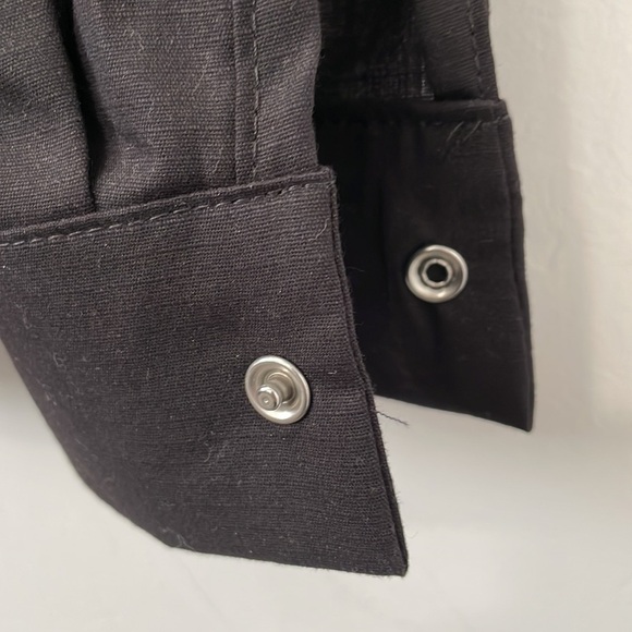 Red Kap ZEROSKRATCH long sleeve colorblock button-up shirt. Black/Charcoal - Picture 4 of 6